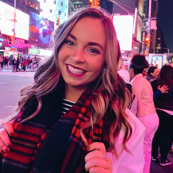 Meet your Posher, Shelby - Picture 1 of 1